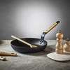 Pánev s nepřilnavým povrchem de Buyer CHOC B BOIS P.24cm 1,7l_7