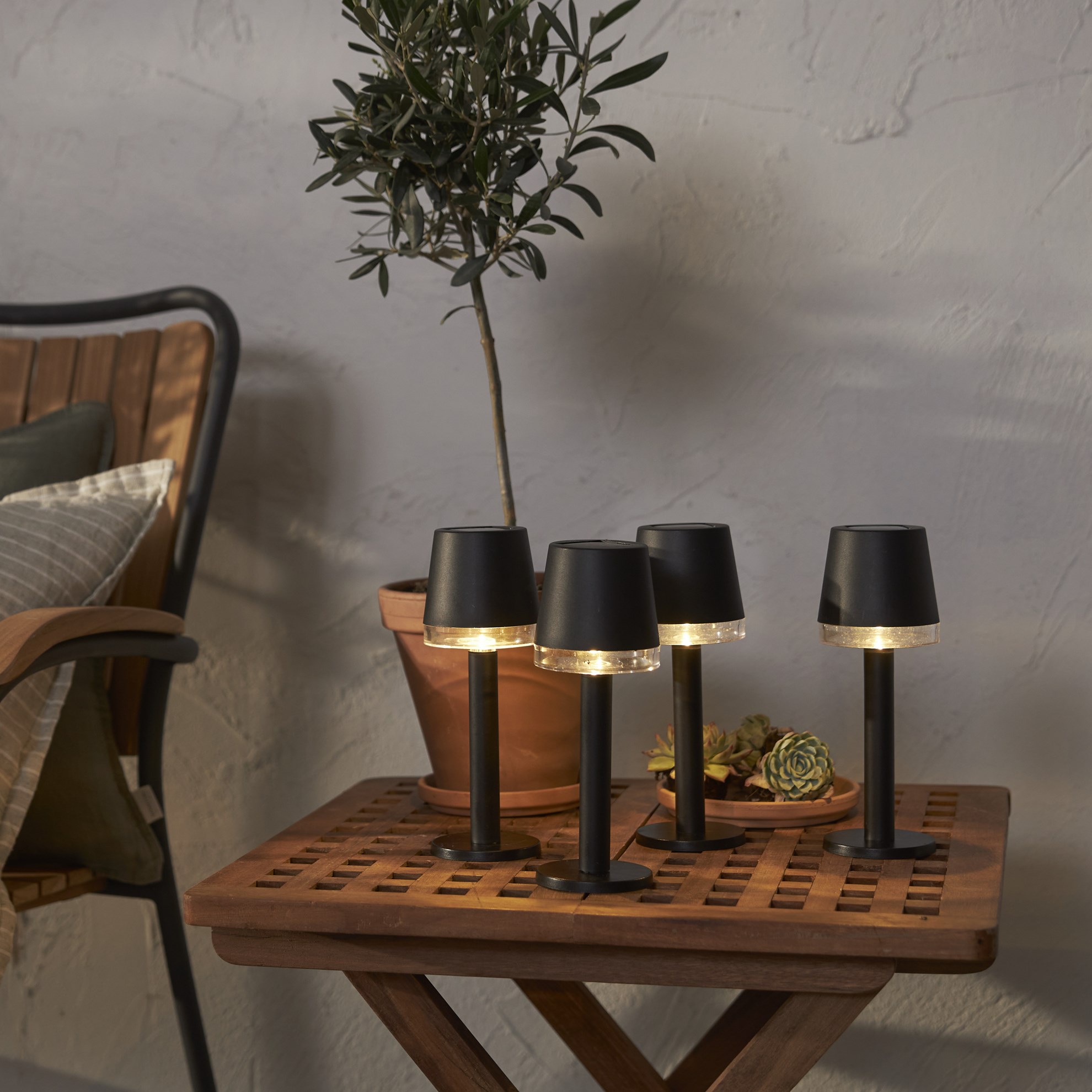 LED solární lampa PARVUS V.21cm černá_0