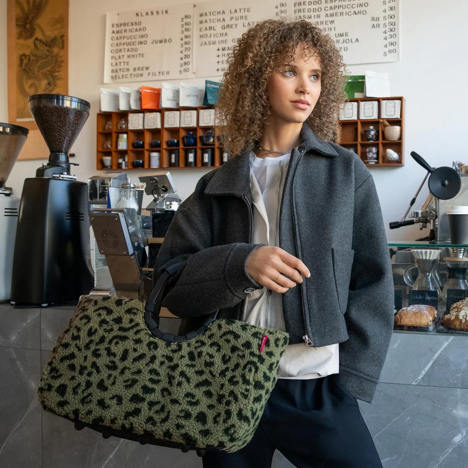 Módní taška Reisenthel LoopTaška přes rameno Reisenthel Shopper M teddy leo olive_1