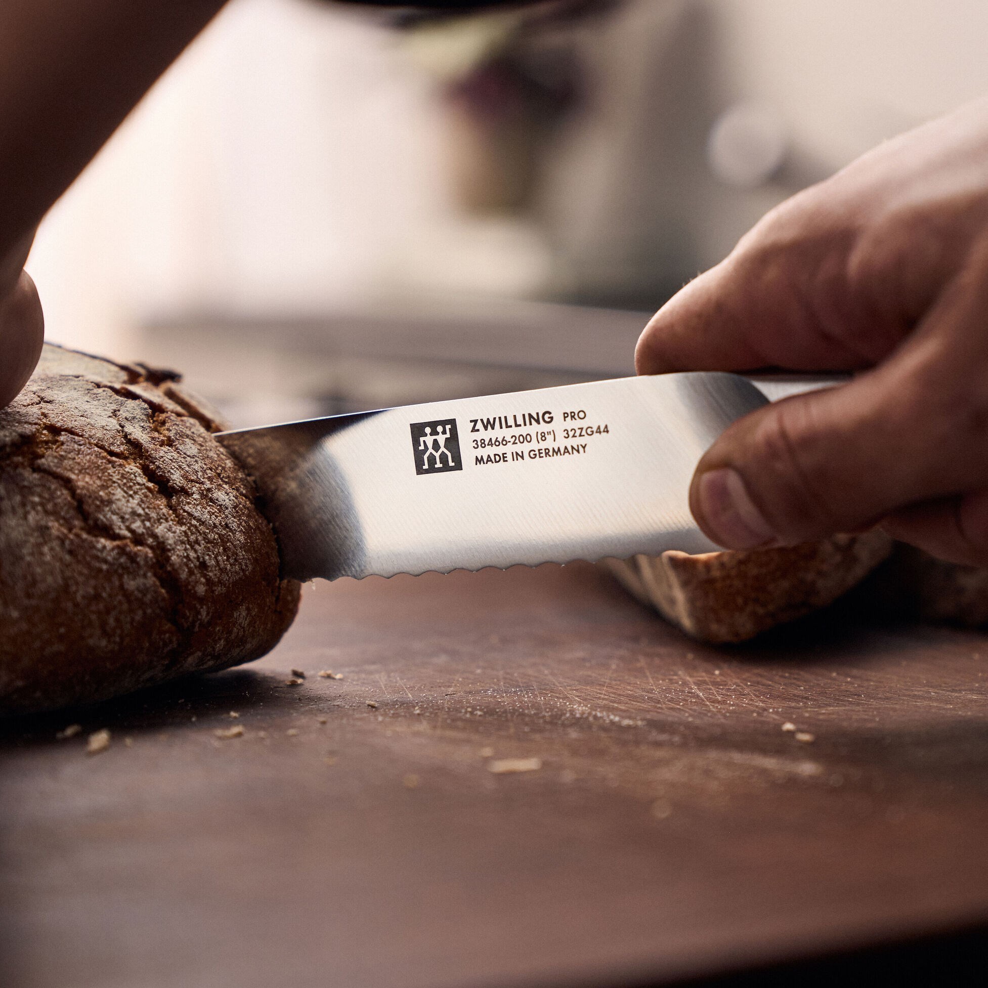 Nůž na chléb 20 cm ZWILLING PRO dub_0