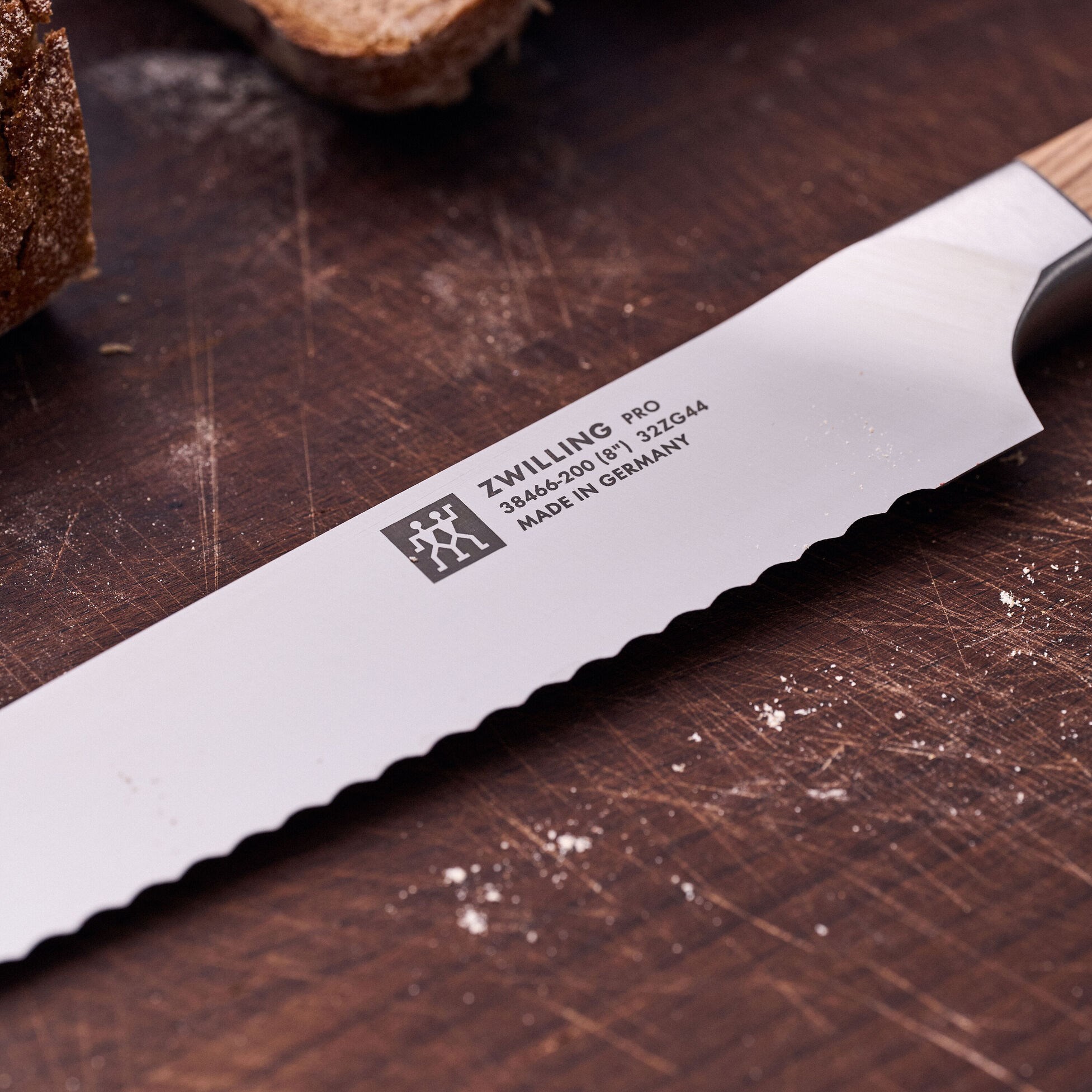 Nůž na chléb 20 cm ZWILLING PRO dub_3