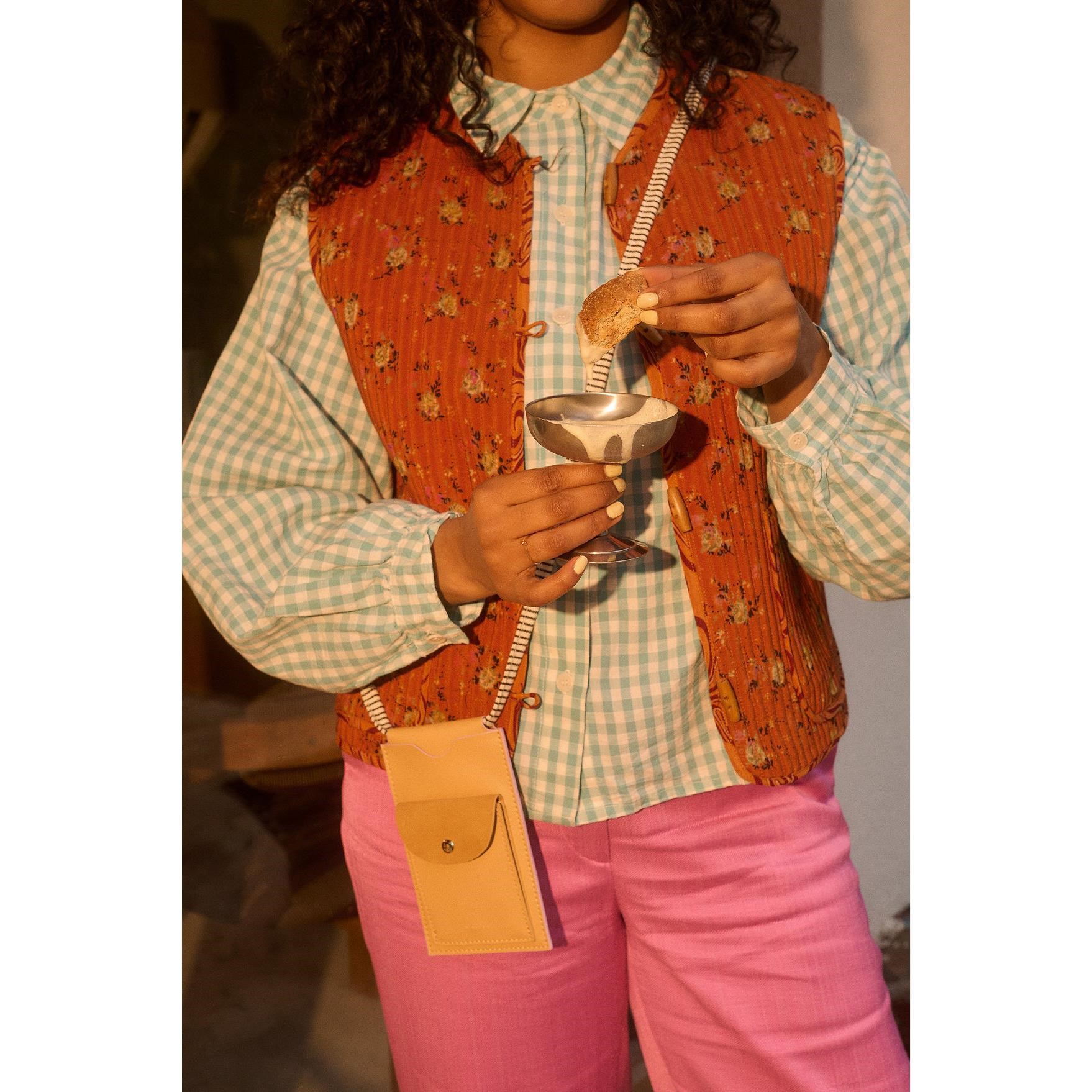 Pouzdro na telefon Sticky Sis Club affogato beige_0