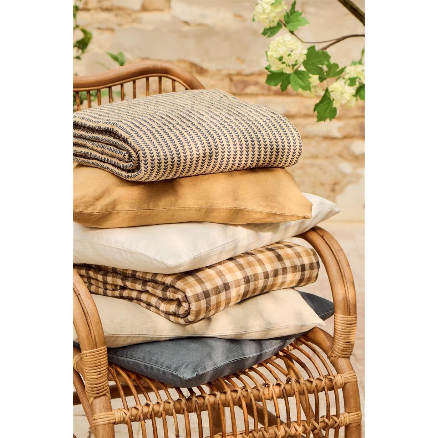 Prošívaná deka/přehoz Ib Laursen s tm.modrými stonky 180x130 cm_1