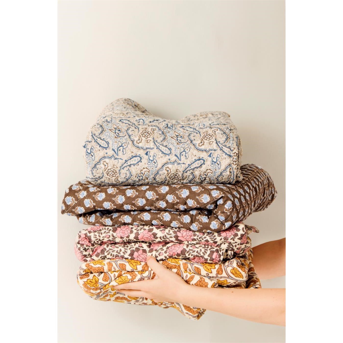 Prošívaná květovaná deka/přehoz Ib Laursen přírodní růžovo/hnědé květy 180x130 cm_1