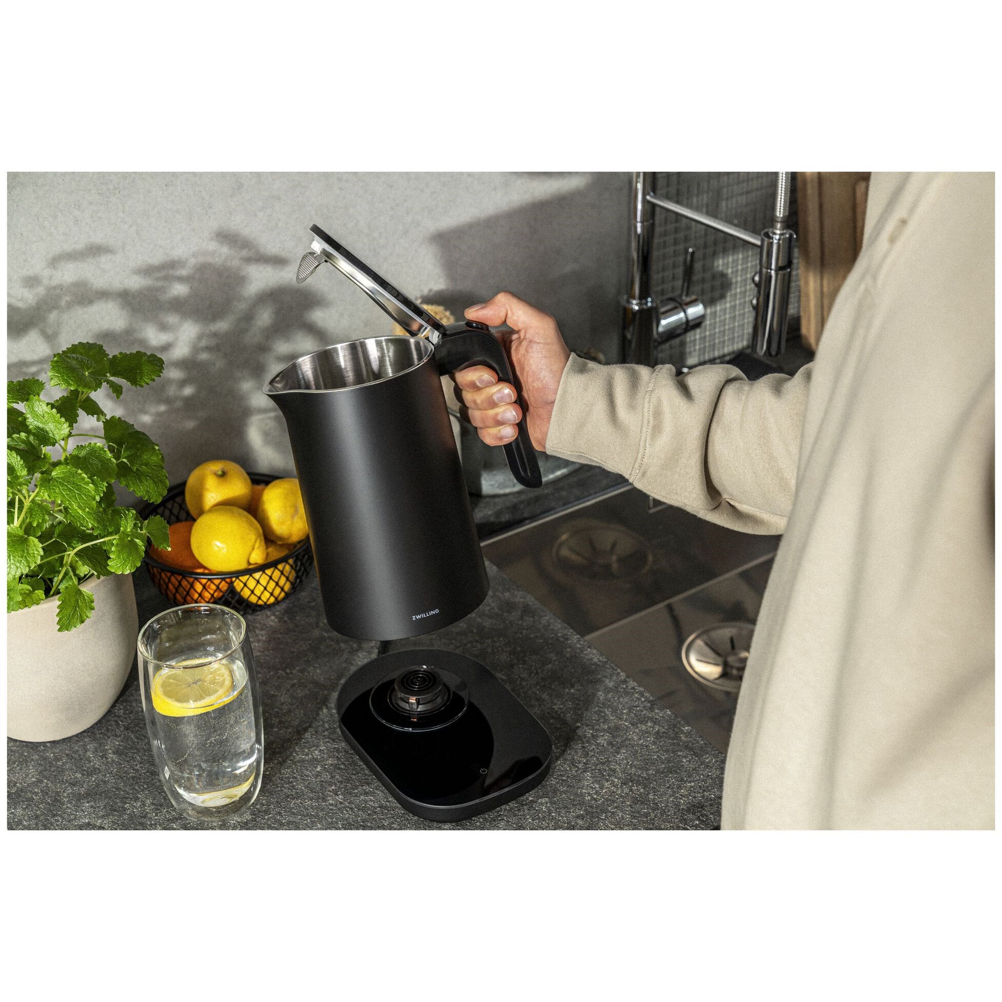 Rychlovarná konvice ZWILLING ENFINIGY PRO 1l/ 1850W černá_0