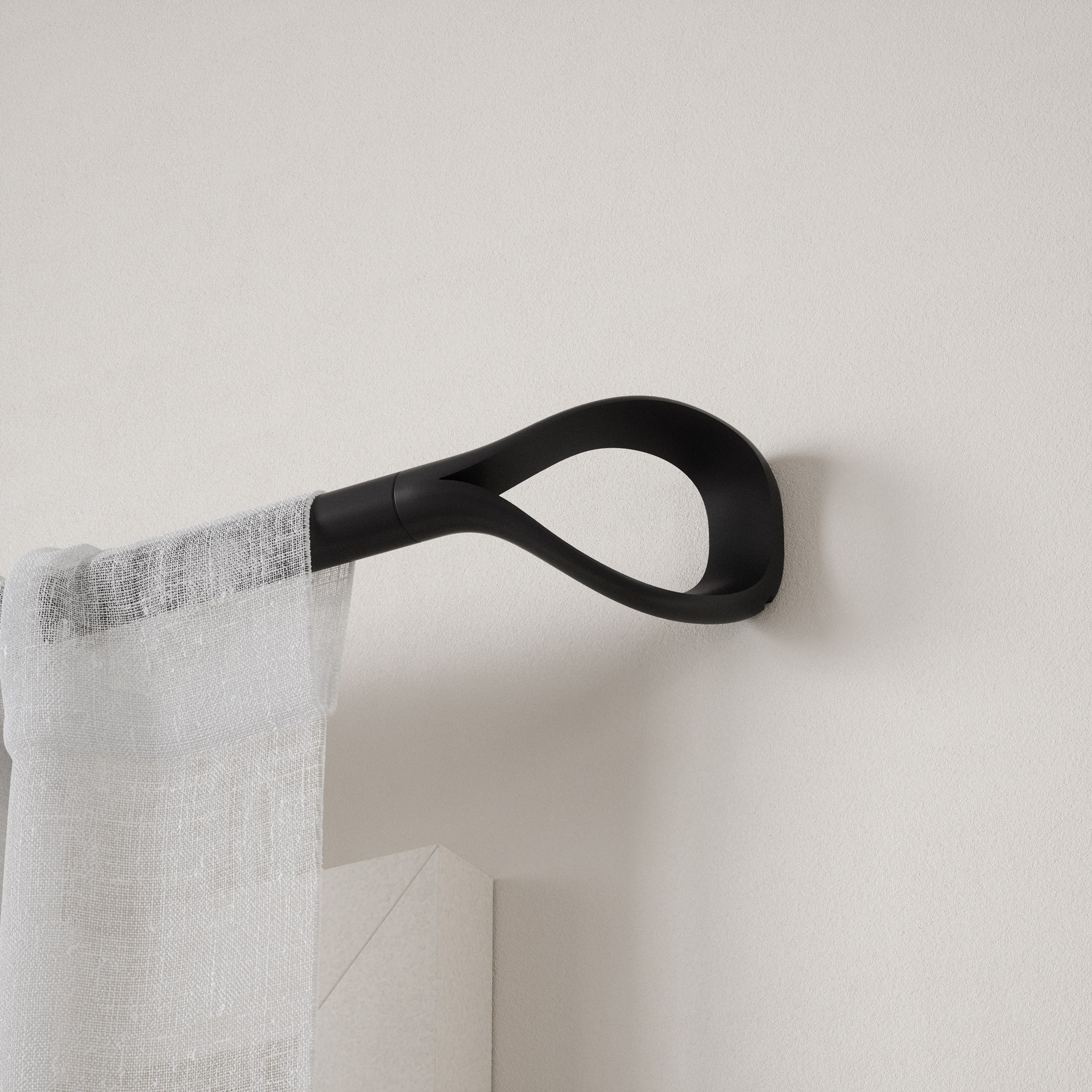Rozšířitelná garnýž Umbra LOOP D.107-305cm černá matná_4