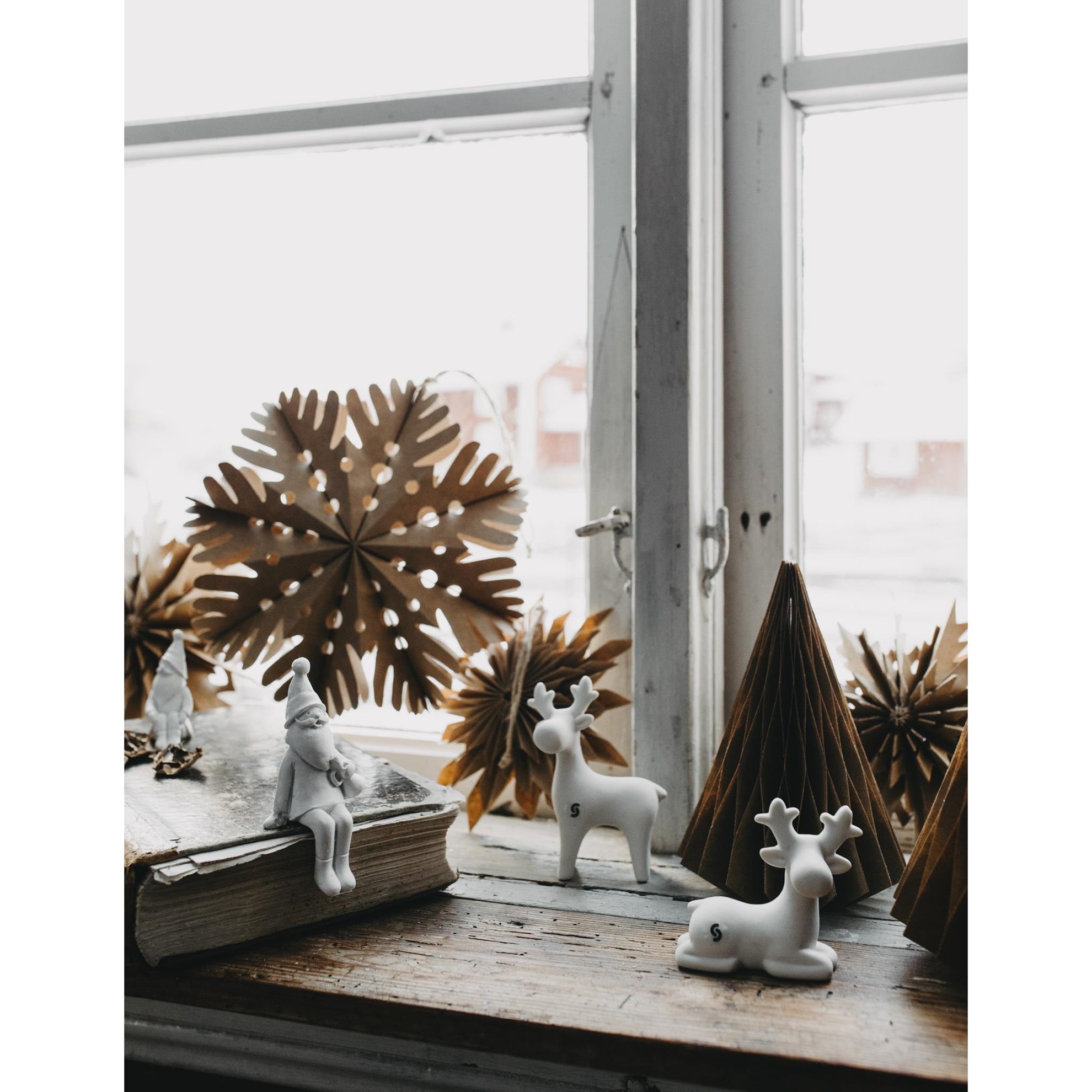 Vánoční sob z matné keramiky STEN medium bílý_0