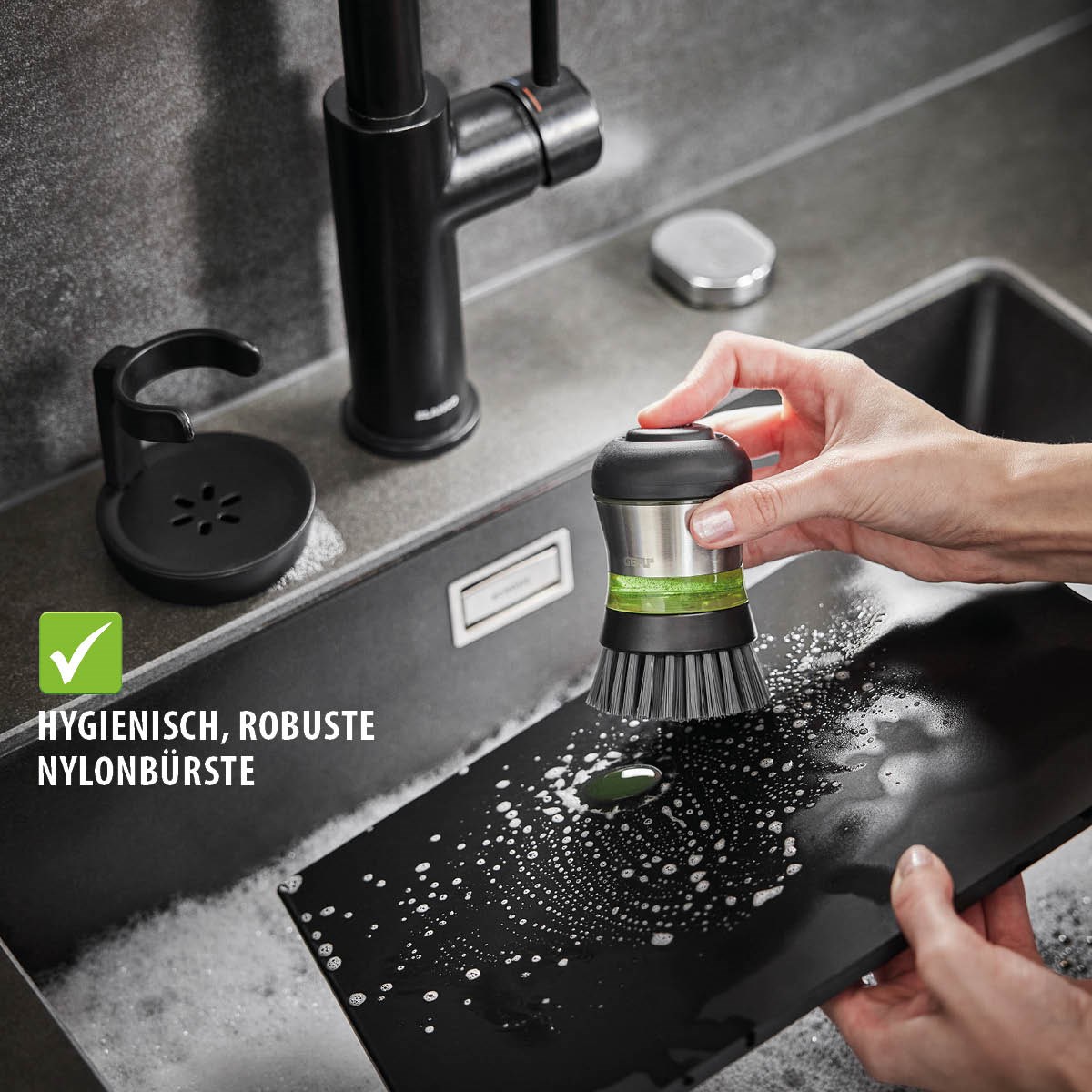 Kartáč na nádobí s dávkovačem mýdla a držákem Gefu SWIFT_2