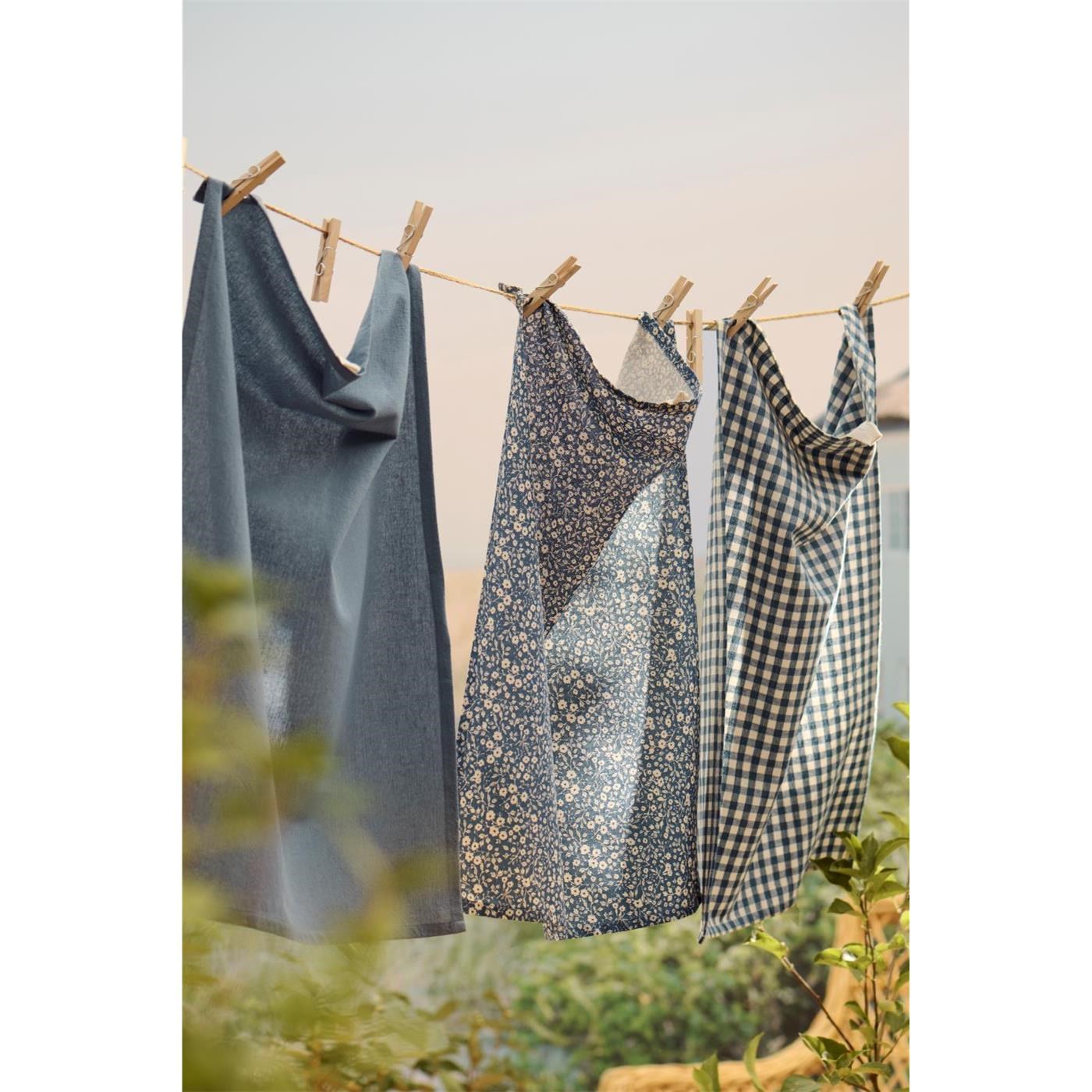 Kuchyňská utěrka Paula Ib Laursen tmavě modrá s květy v přírodní barvě_0