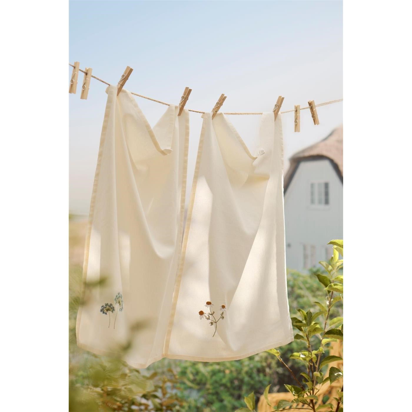 Bavlněná utěrka s výšivkou modrého květu Ib Laursen 50x70 cm_0