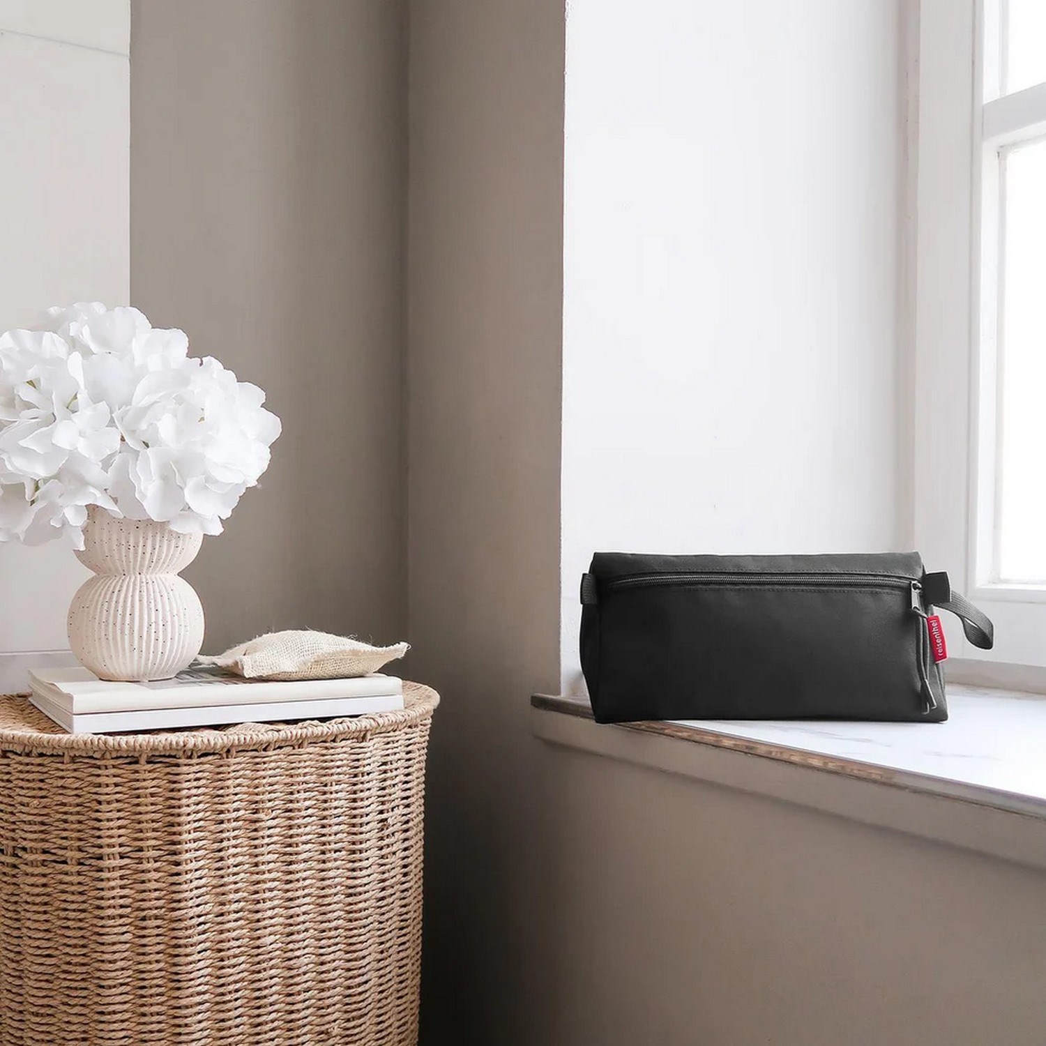 Kosmetická taštička Reisenthel Maxi Case black_0