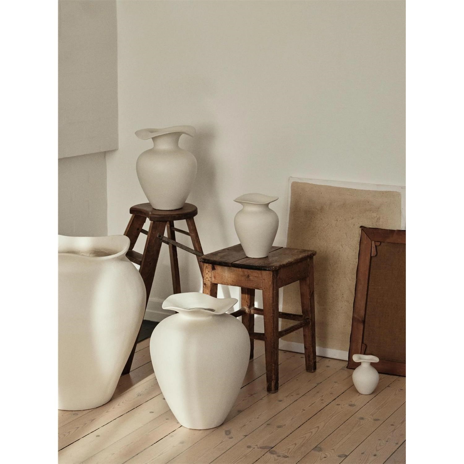 Váza Broste FLORENTINA S V.22,5 cm bílá_5